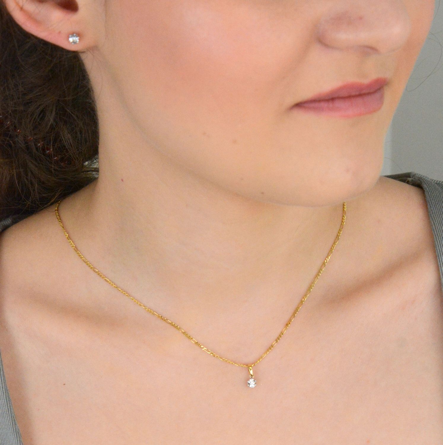 Złote kolczyki 585 z Diamentami w oprawie z białego złota 0,09ct 60027067 HSI Złote kolczyki wykonane z 14- karatowego złota z diamentami o łącznej masie 0,09 ct, barwie H i czystości SI. 1.jpg